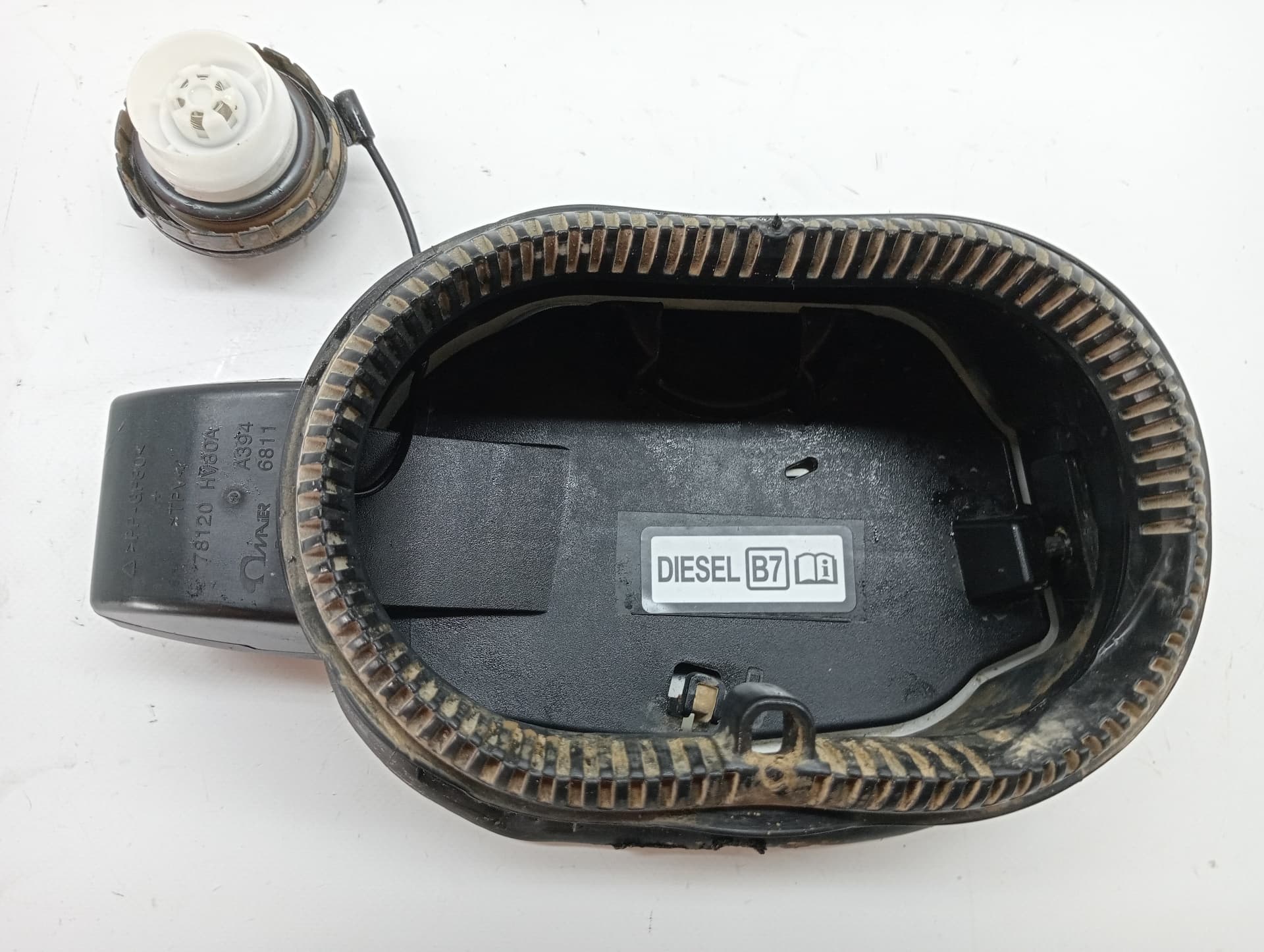 Tapa exterior combustible NISSAN QASHQAI (J11) 2