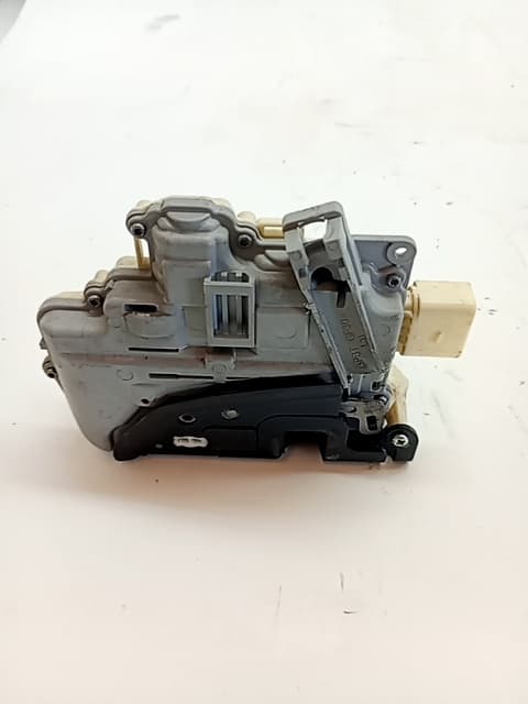 Cerradura puerta delantera izquierda VOLKSWAGEN PASSAT CC (357) 4