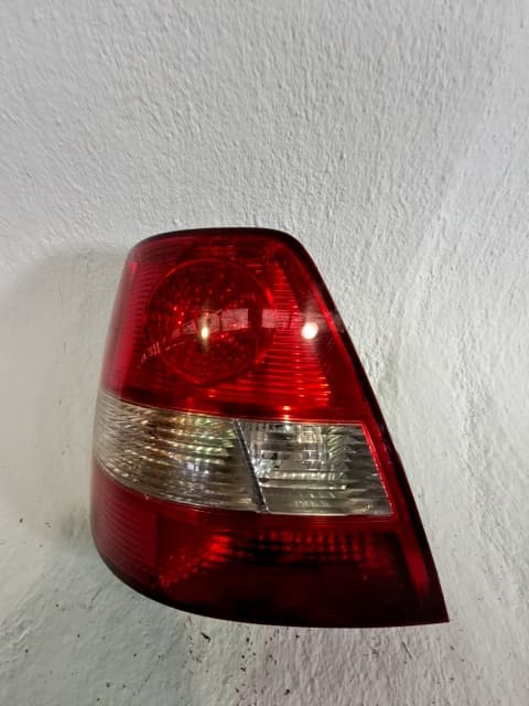 Piloto trasero izquierdo KIA SORENTO