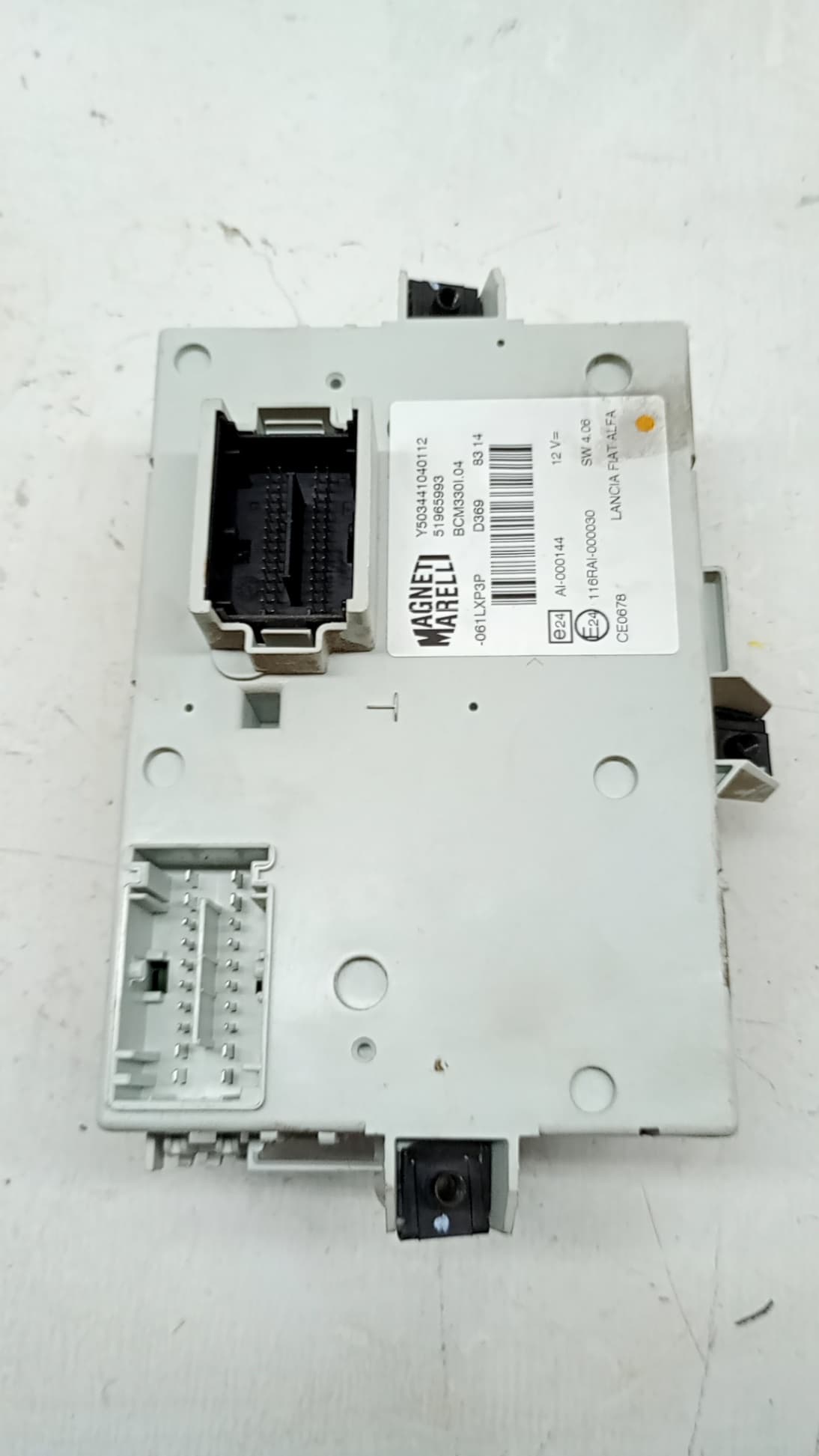 Caja reles / fusibles FIAT 500 L (330) 3