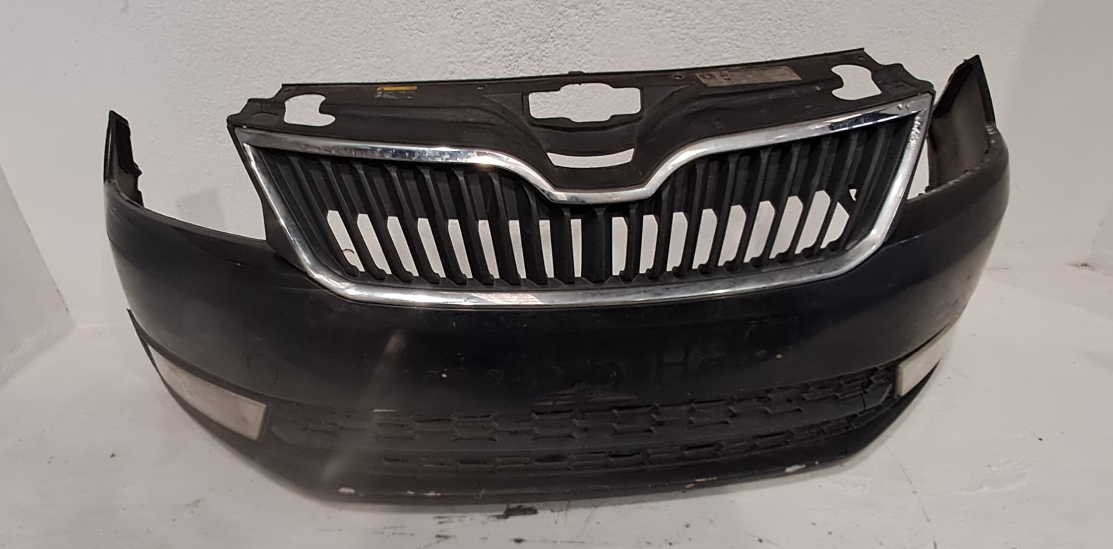 Paragolpes delantero SKODA RAPID