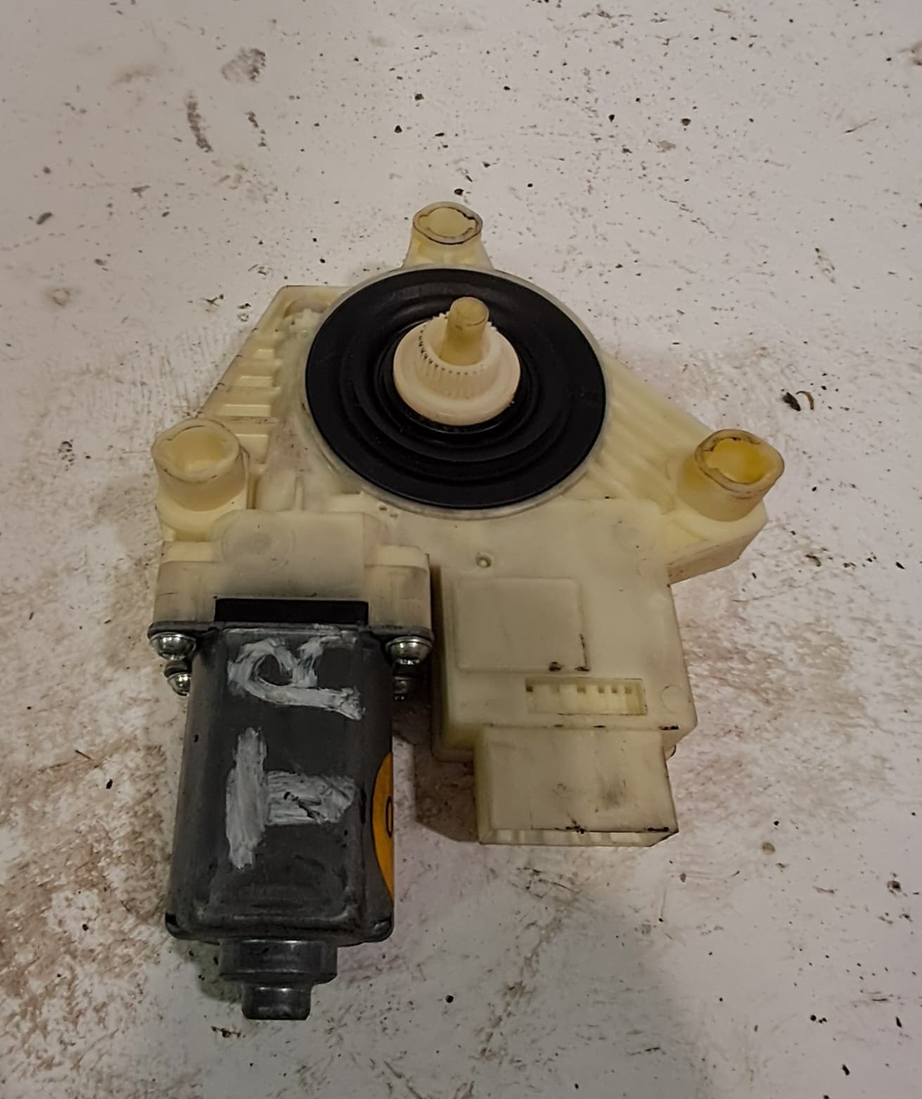 Motor elevalunas trasero derecho SKODA RAPID