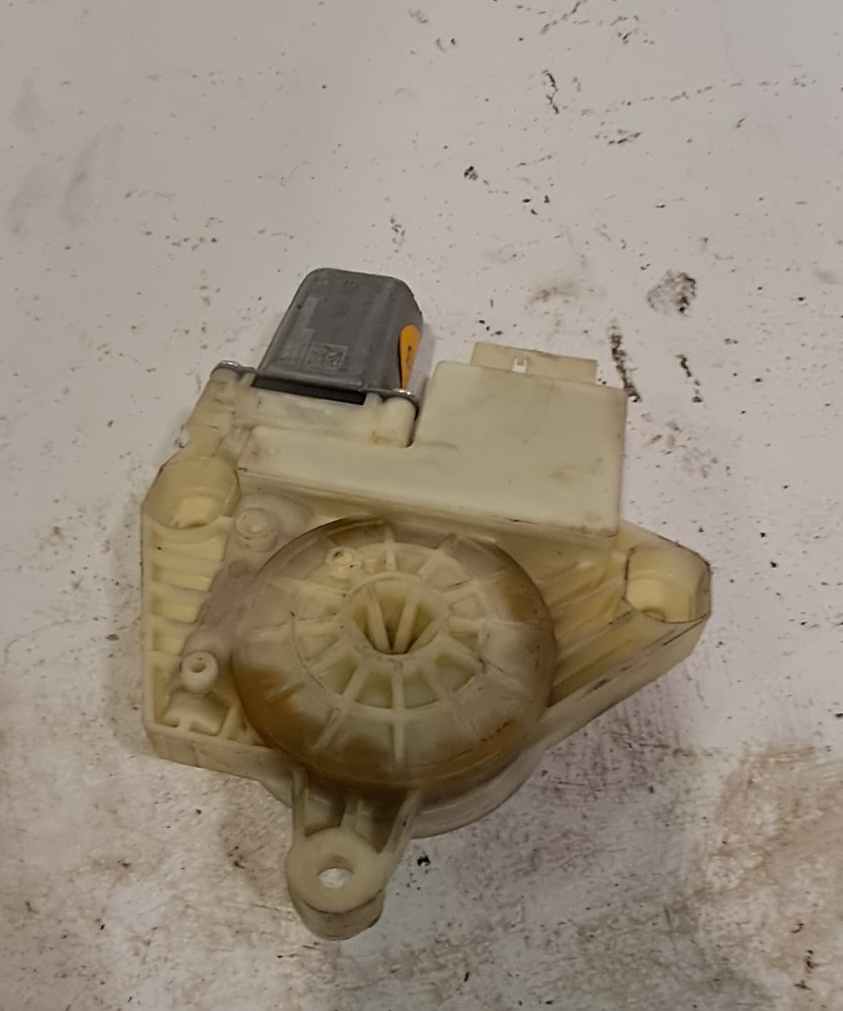 Motor elevalunas trasero izquierdo SKODA RAPID 2