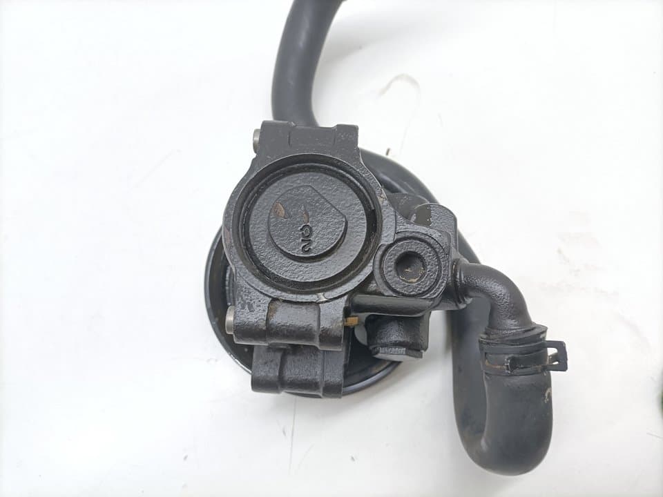 Bomba direccion FORD FOCUS BERLINA (CAK) 2