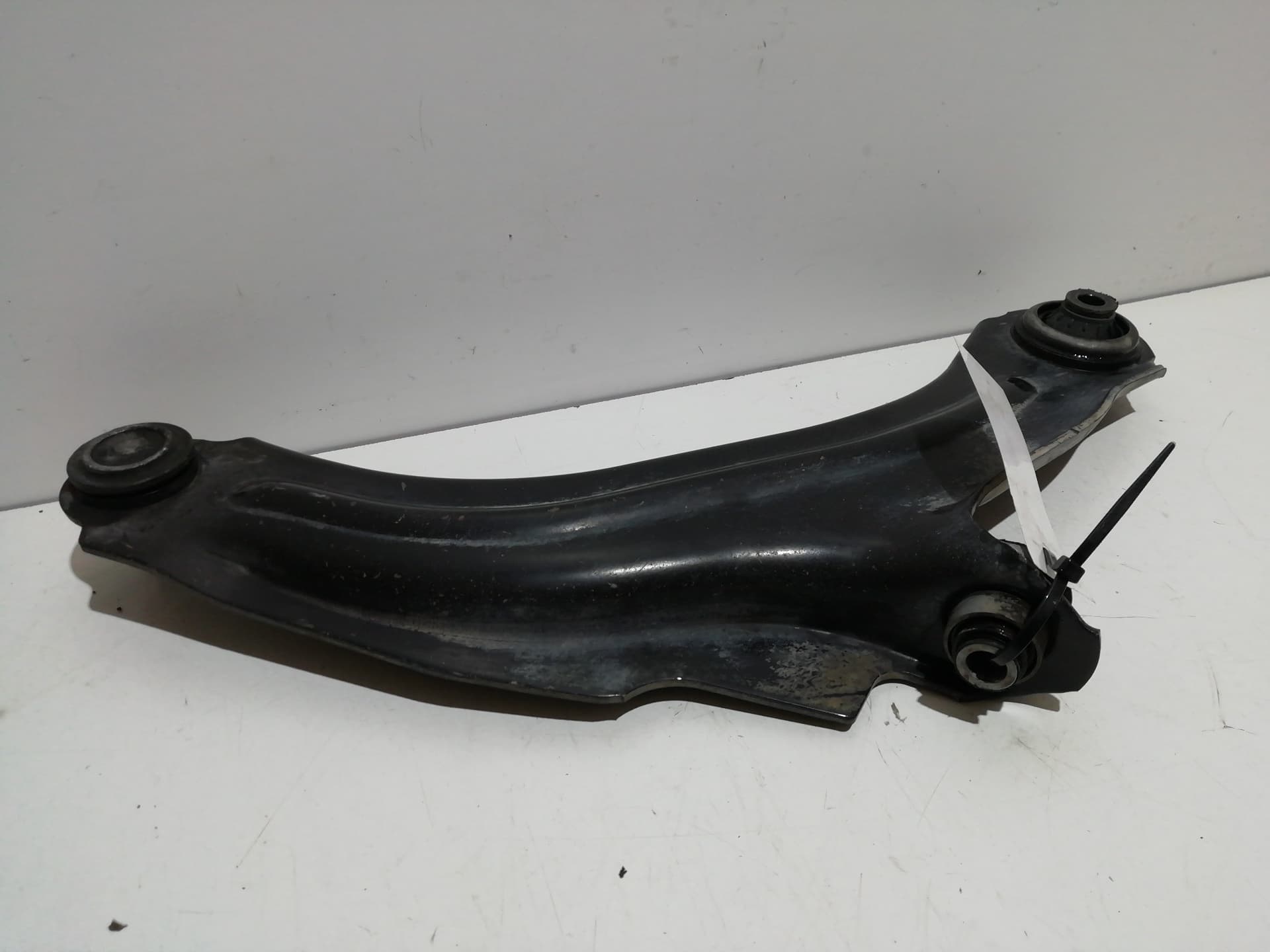 Brazo suspension inferior delantero izquierdo RENAULT CLIO IV 3