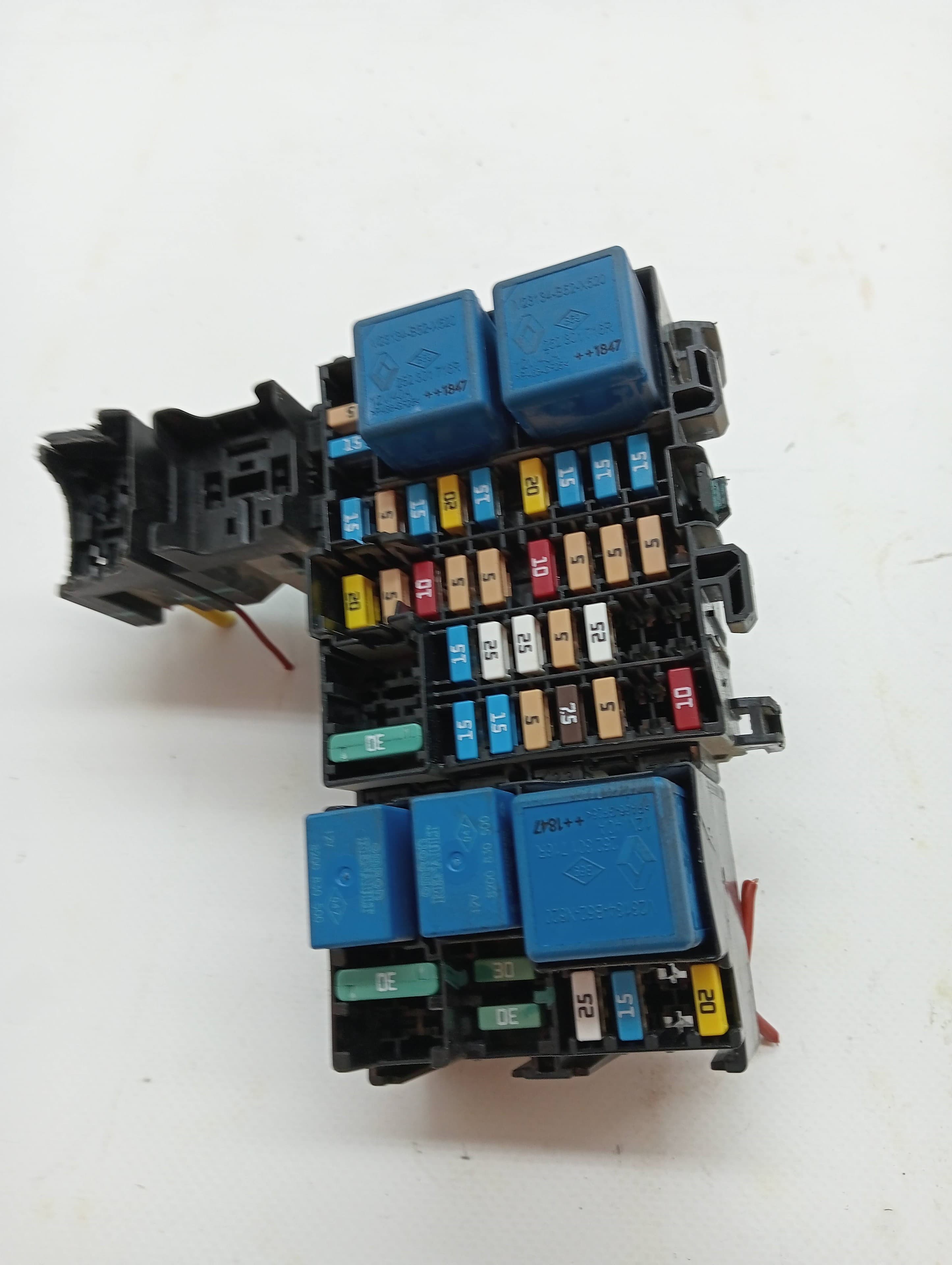 Caja reles / fusibles RENAULT CAPTUR II