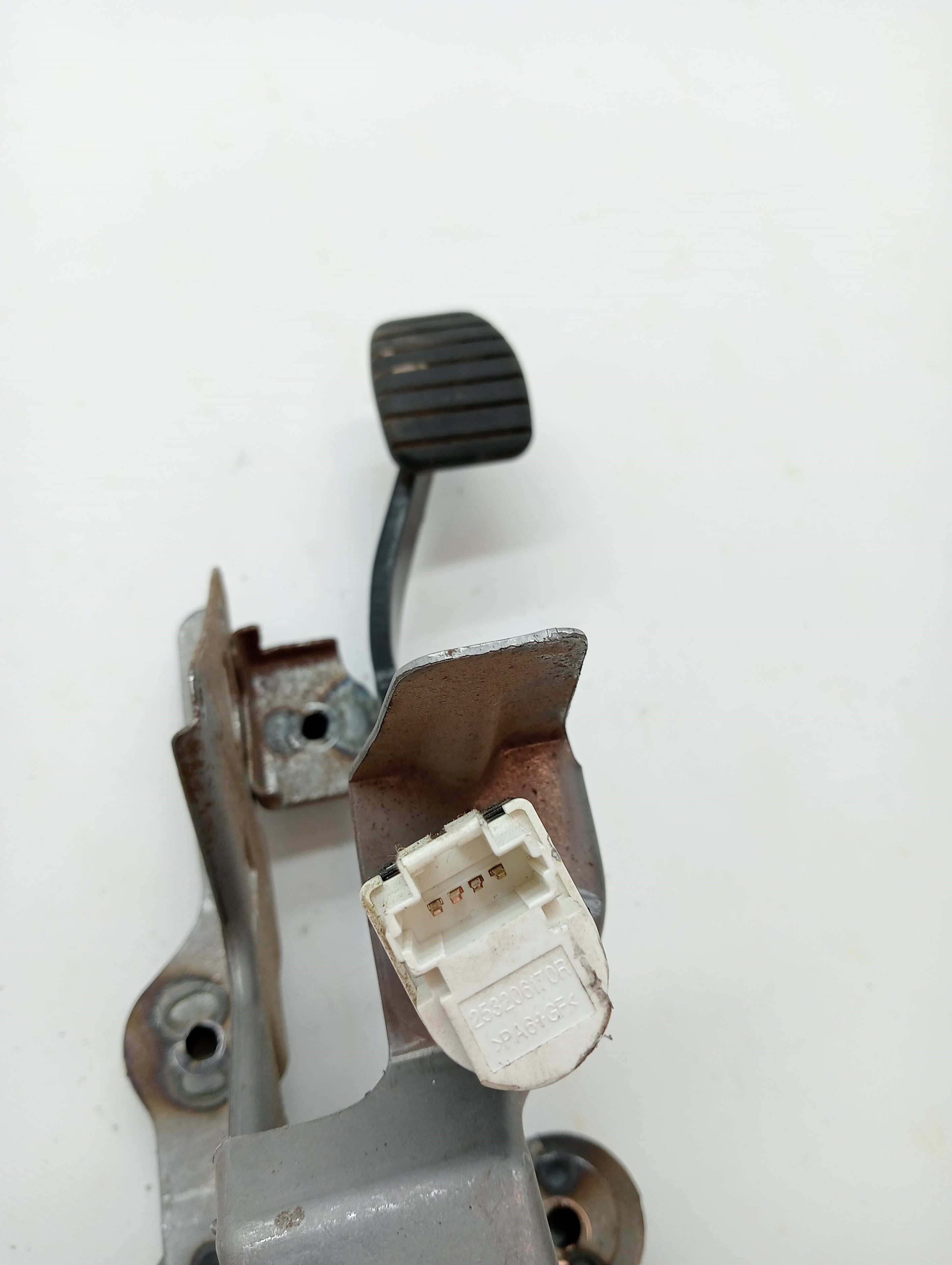 Pedal freno RENAULT CAPTUR II 2