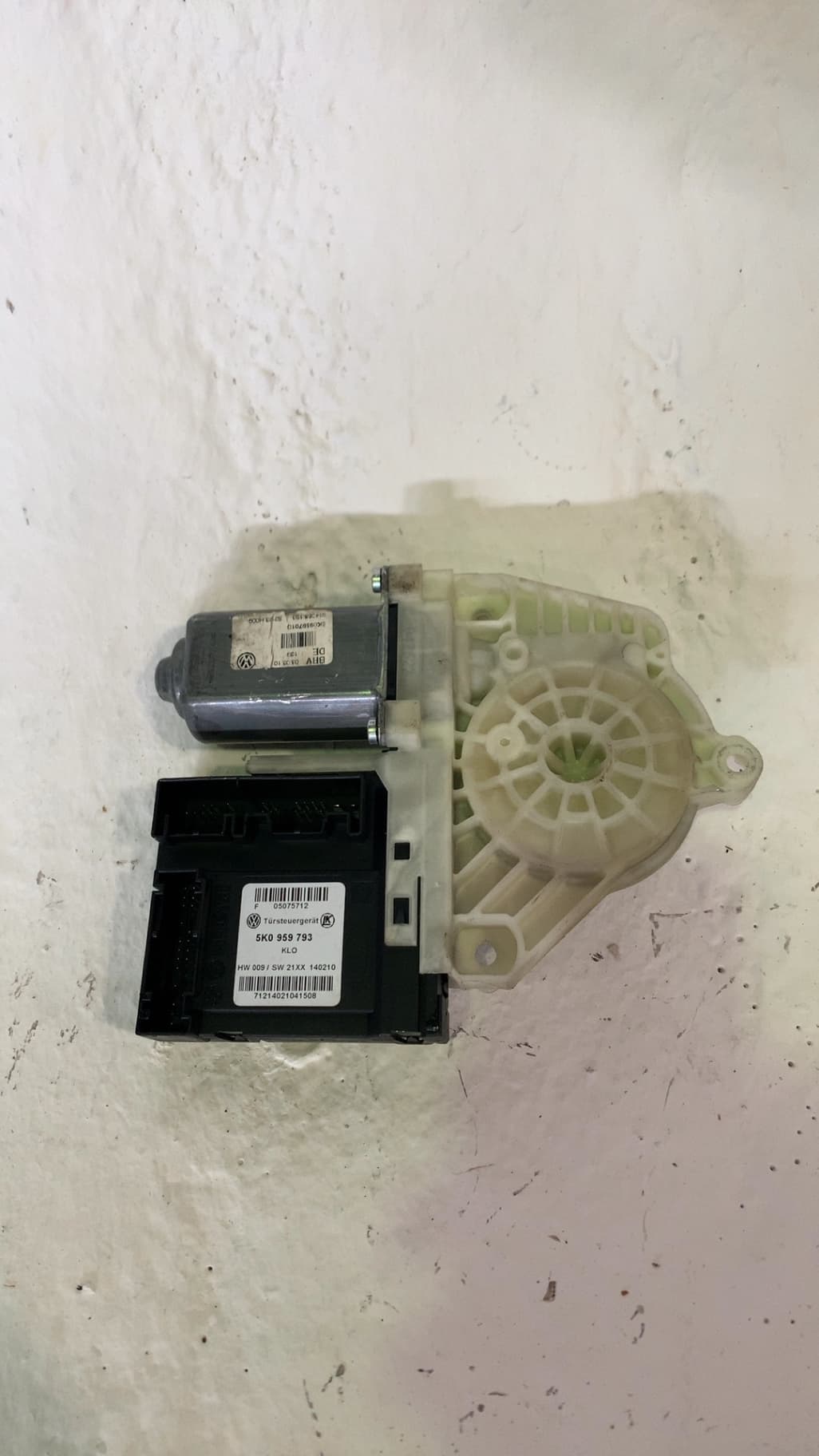 Motor elevalunas delantero izquierdo VOLKSWAGEN GOLF VI (5K1) 2