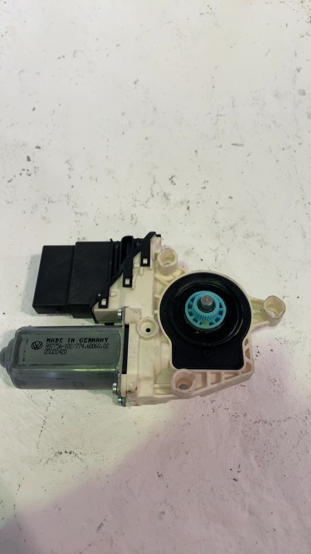 Motor elevalunas trasero derecho VOLKSWAGEN GOLF VI (5K1)