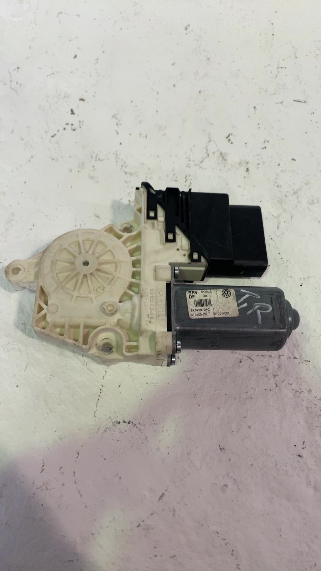 Motor elevalunas trasero derecho VOLKSWAGEN GOLF VI (5K1) 2