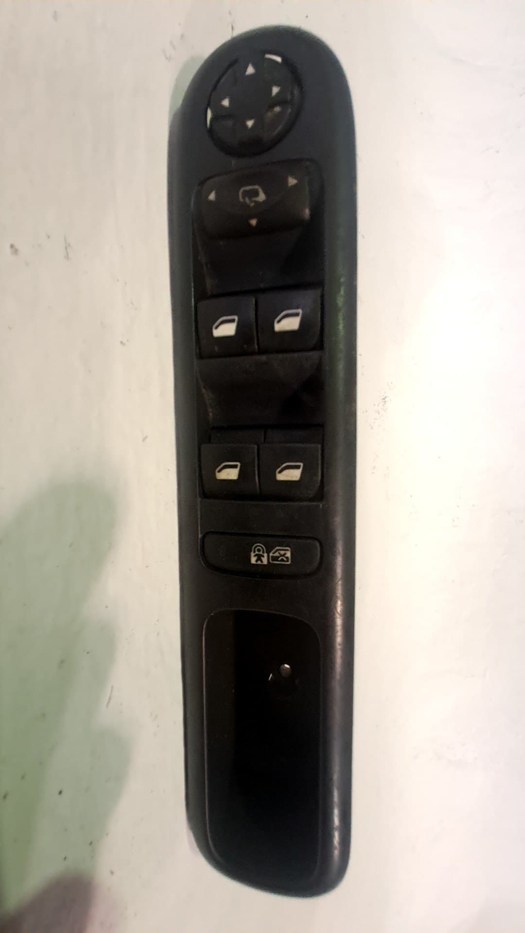 Mando elevalunas delantero izquierdo PEUGEOT 3008