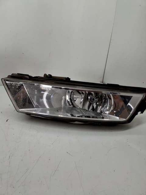 Faro antiniebla izquierdo SKODA RAPID