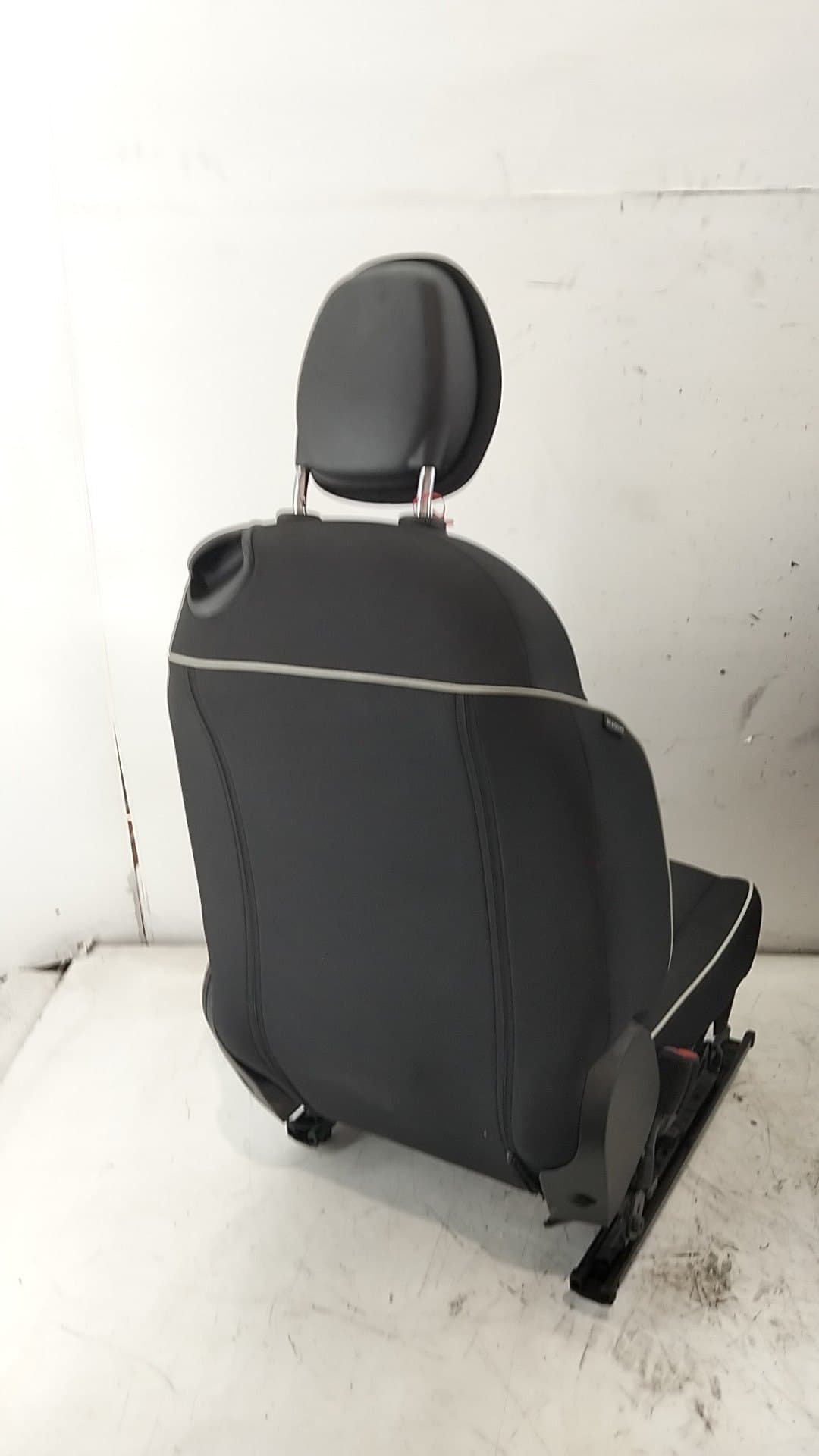 Asiento delantero izquierdo FIAT 500E 2
