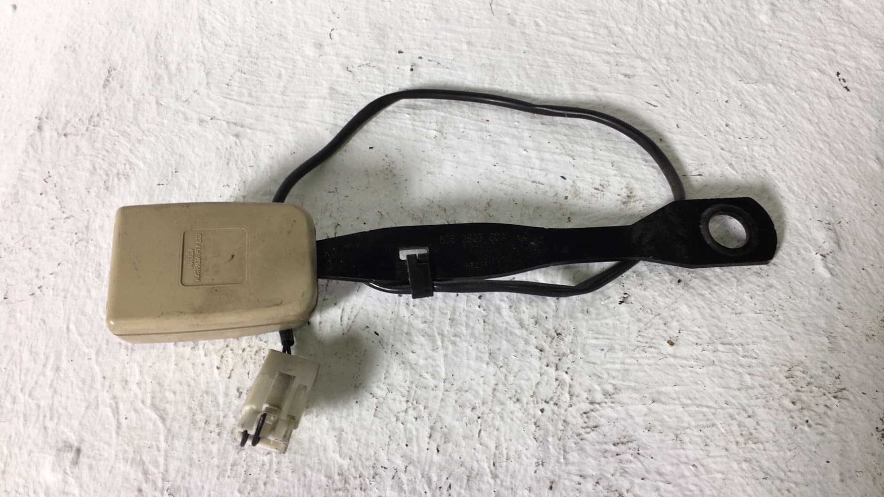 Enganche cinturon delantero izquierdo SSANGYONG REXTON 2