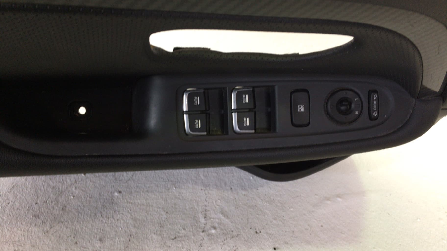 Recambio KIA CARENS ref. 82305A4740MT1 3