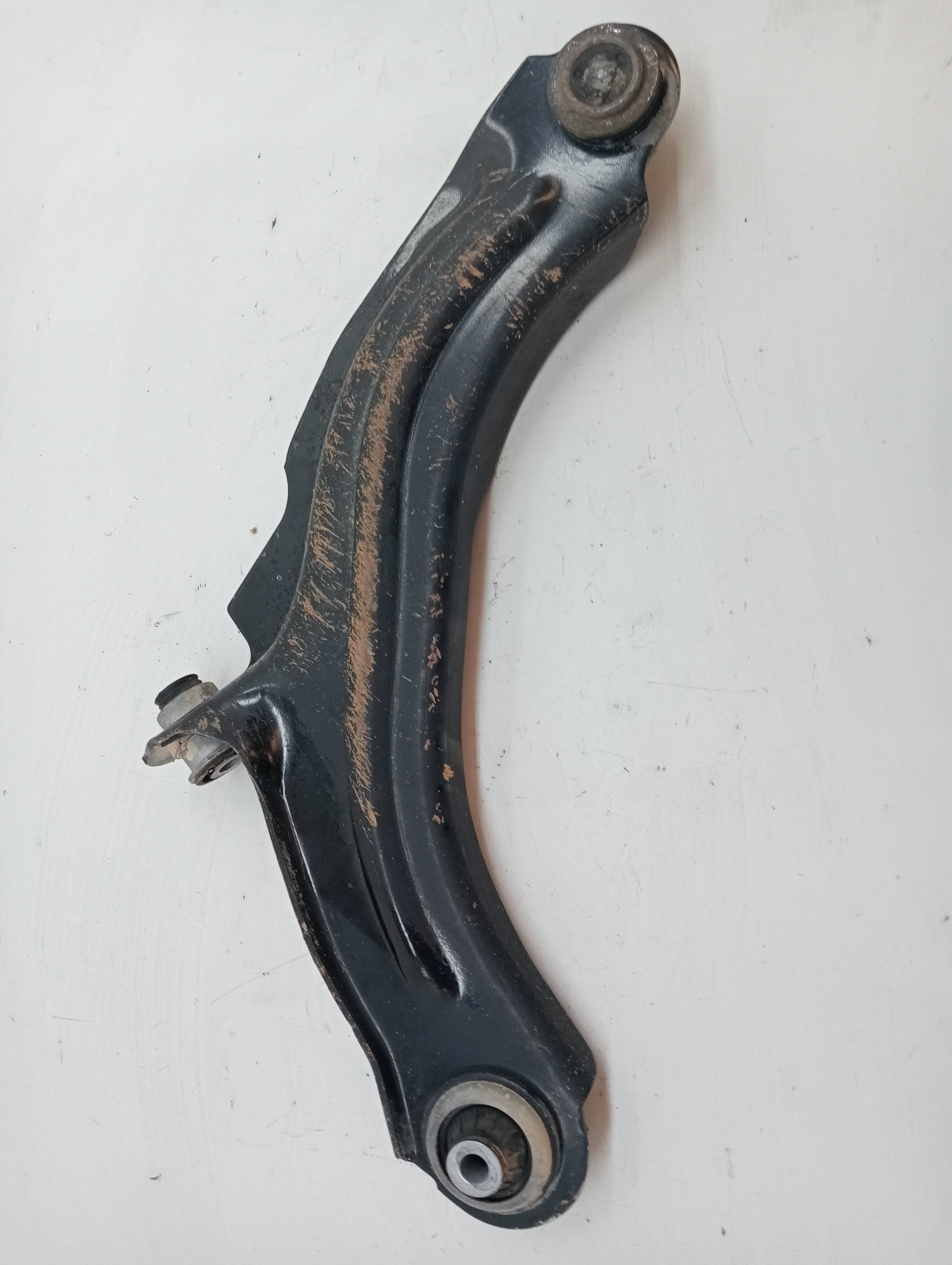 Brazo suspension inferior delantero izquierdo RENAULT CLIO IV 2