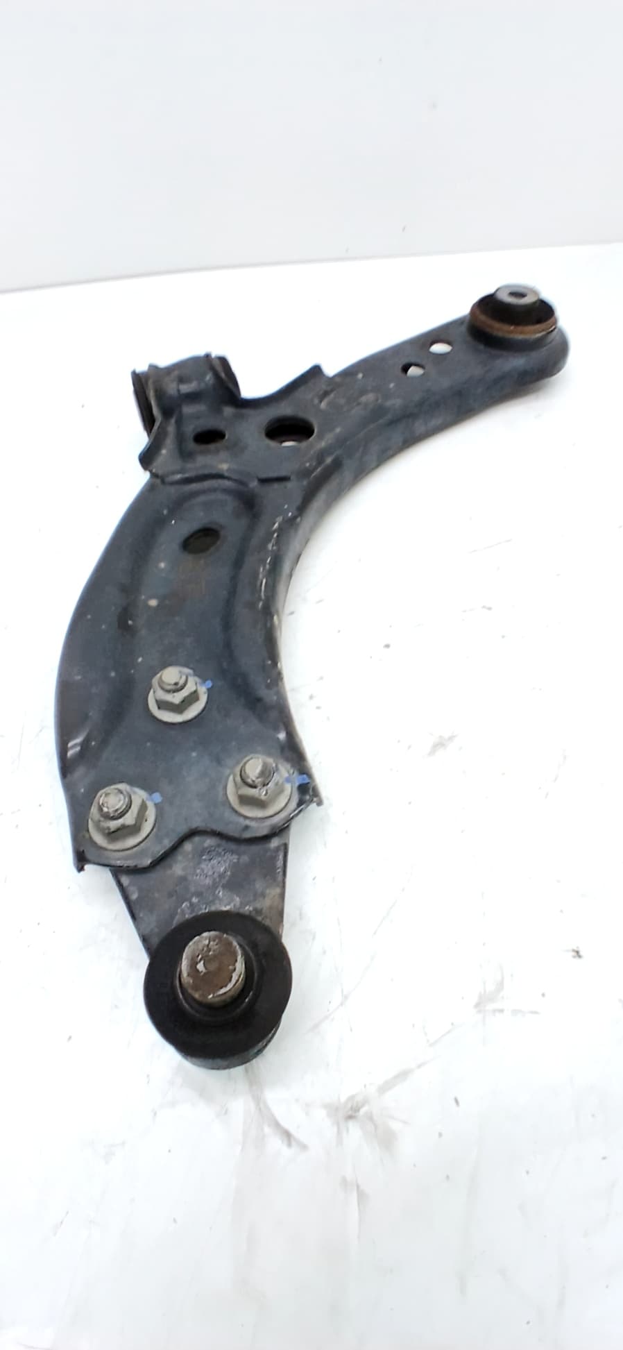 Brazo suspension inferior delantero izquierdo MG ZS 3