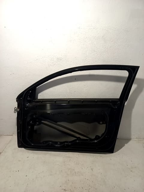 Puerta delantera derecha VOLVO C30 (533)