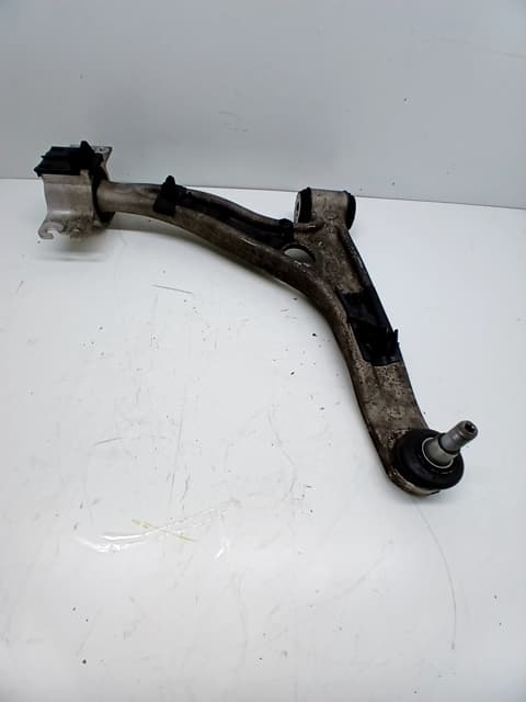 Brazo suspension inferior delantero derecho MERCEDES-BENZ CLASE CLA (W117)