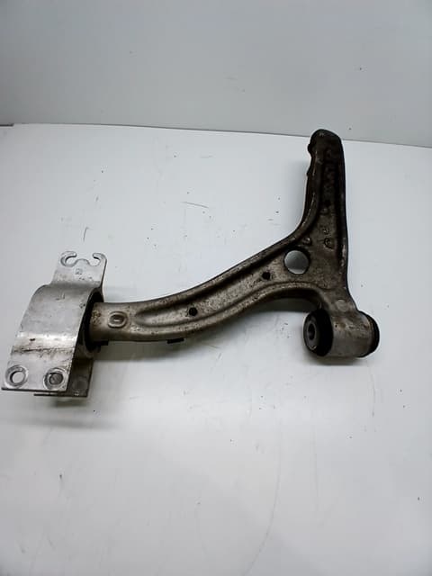 Brazo suspension inferior delantero derecho MERCEDES-BENZ CLASE CLA (W117) 5