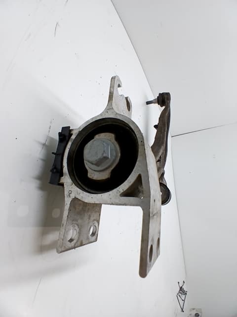 Brazo suspension inferior delantero derecho MERCEDES-BENZ CLASE CLA (W117) 4