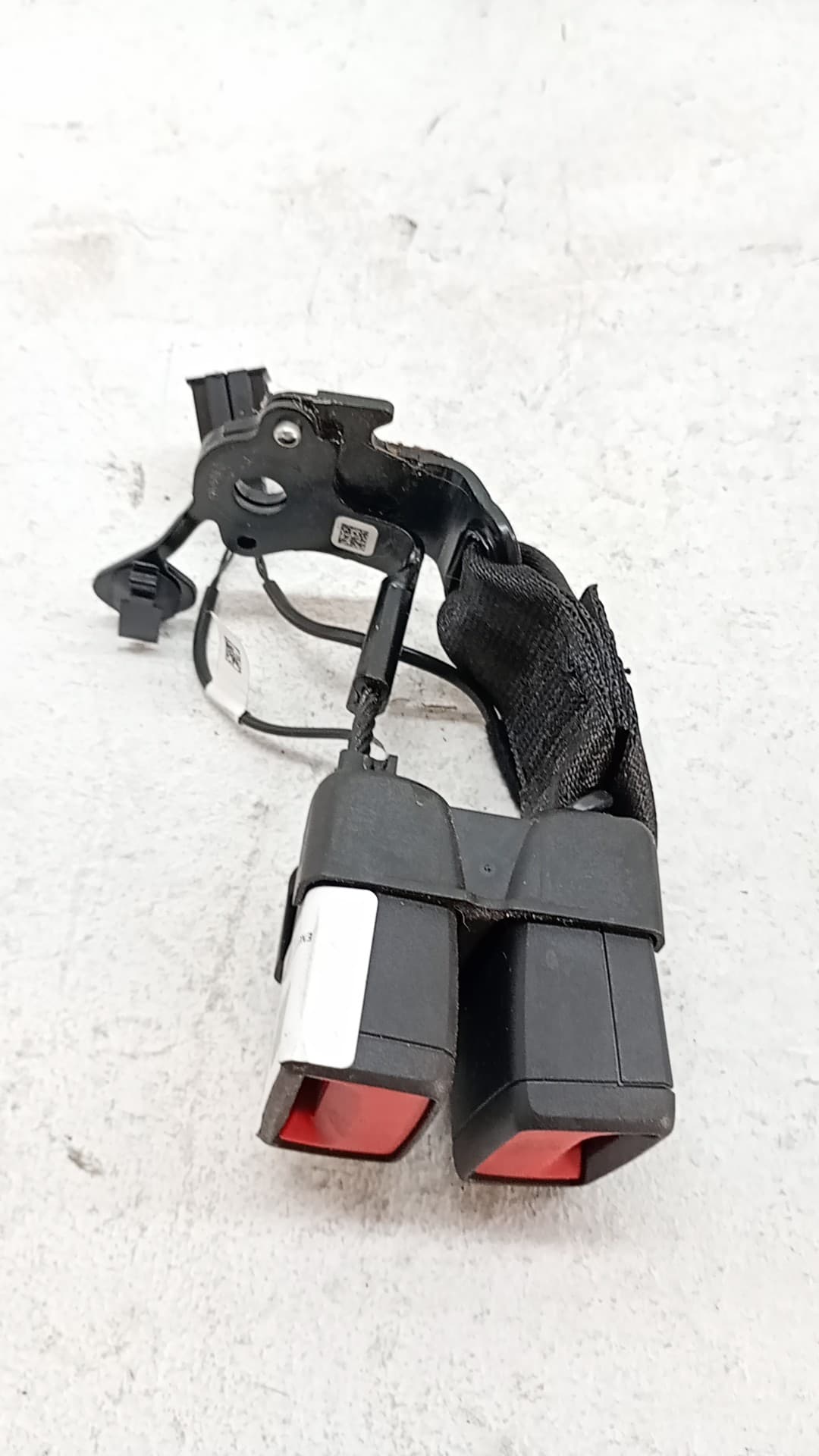 Enganche cinturon trasero izquierdo VOLKSWAGEN GOLF VIII VARIANT