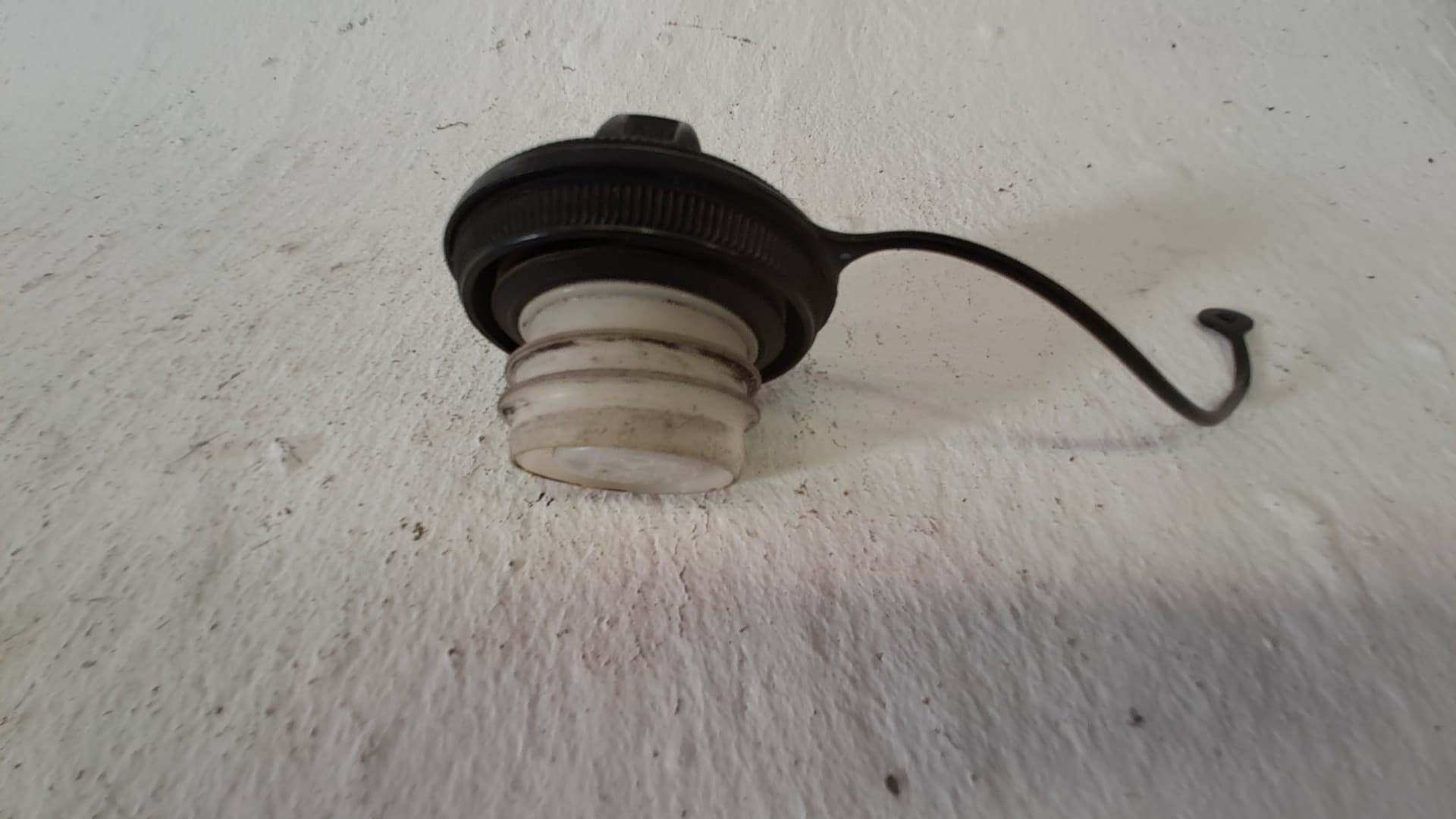 Tapon combustible FORD FOCUS 2