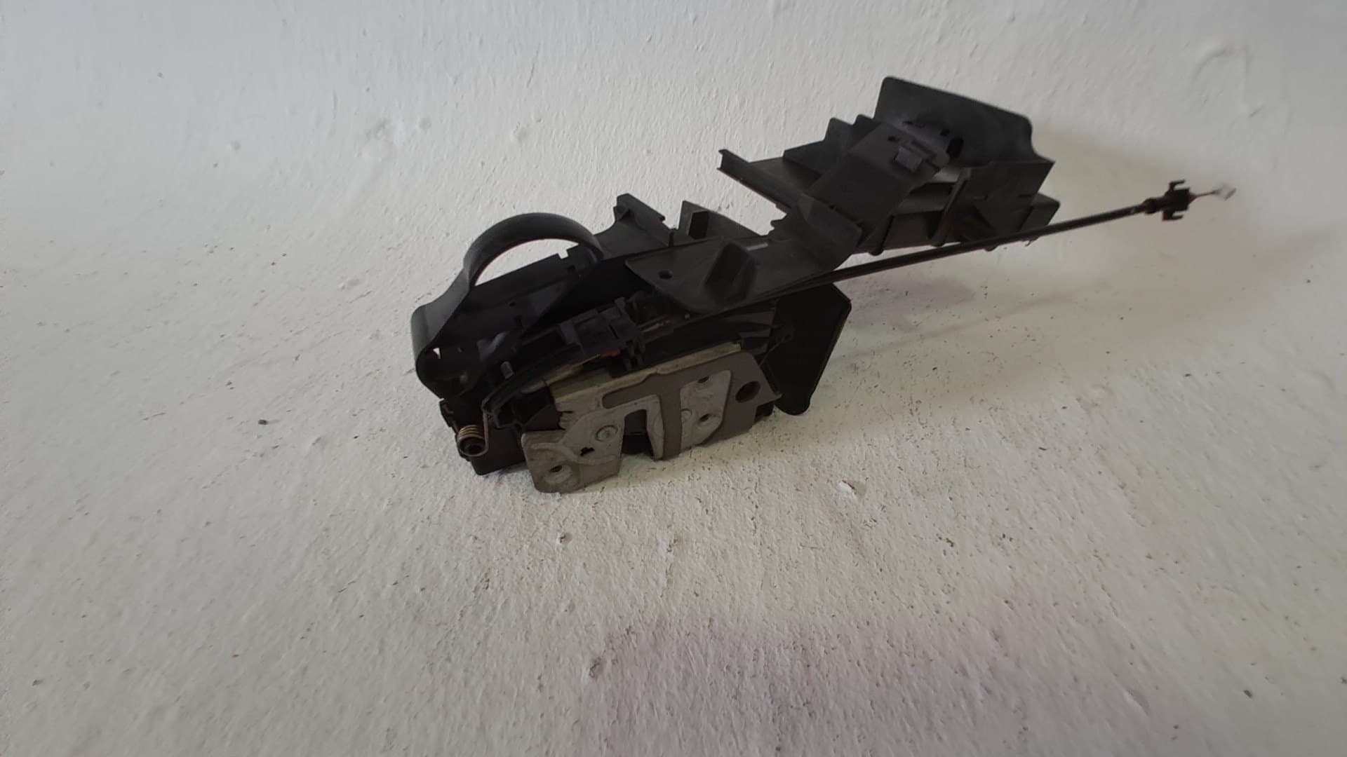 Cerradura puerta delantera izquierda FORD FOCUS 2