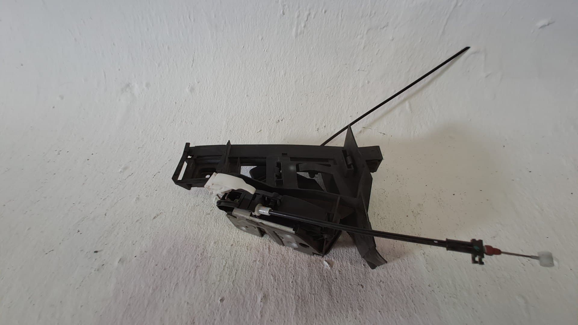 Cerradura puerta trasera izquierda FORD FOCUS