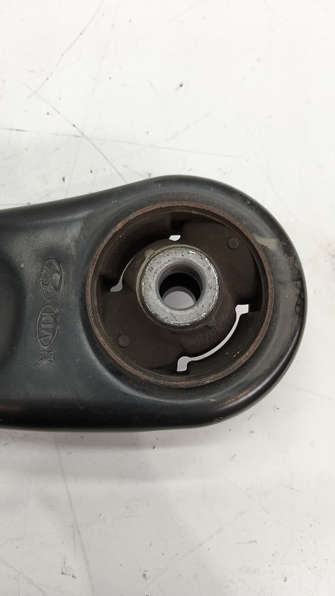 Brazo suspension inferior delantero derecho KIA STONIC 3