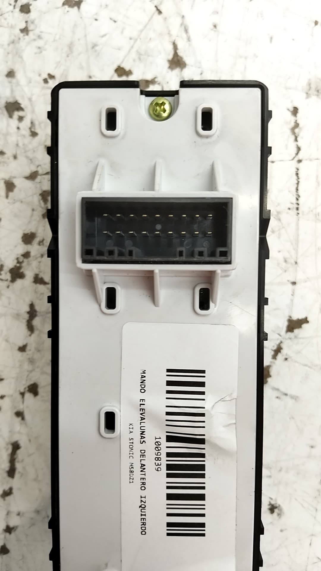 Mando elevalunas delantero izquierdo KIA STONIC 5