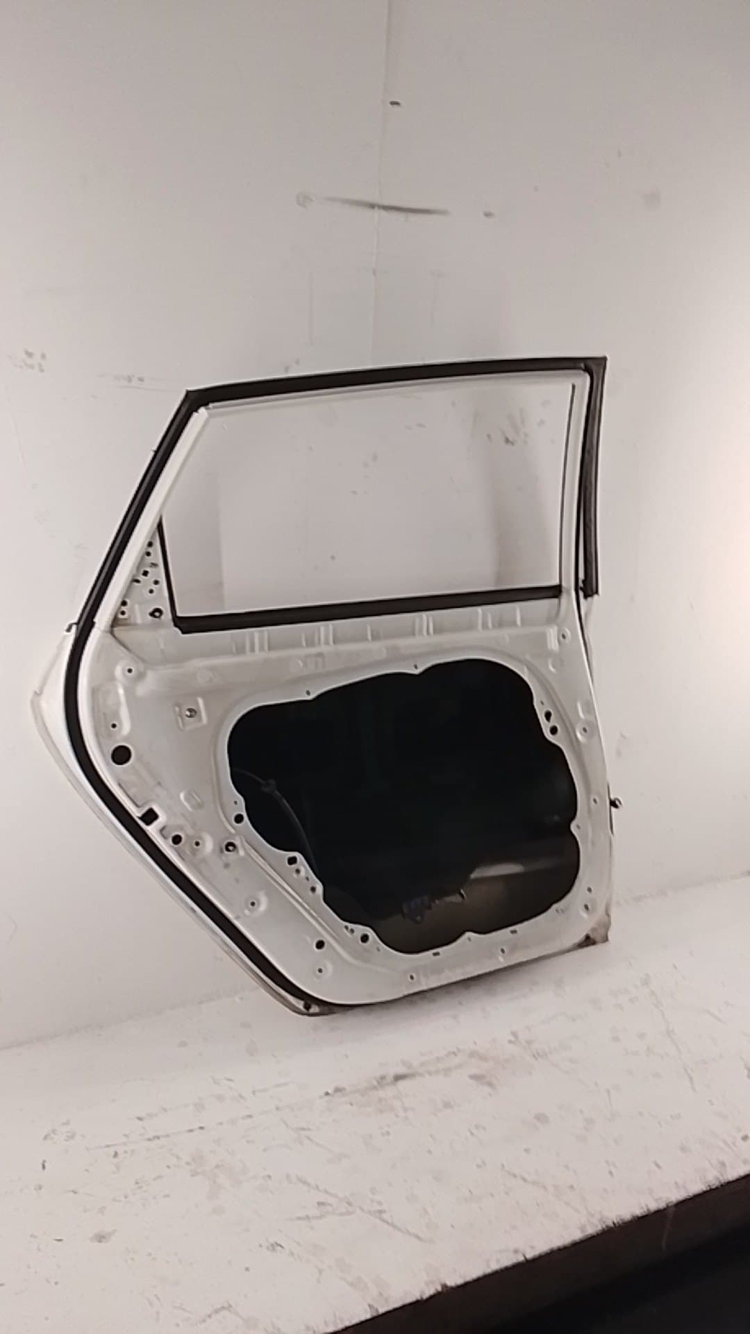 Puerta trasera izquierda KIA CARENS 2