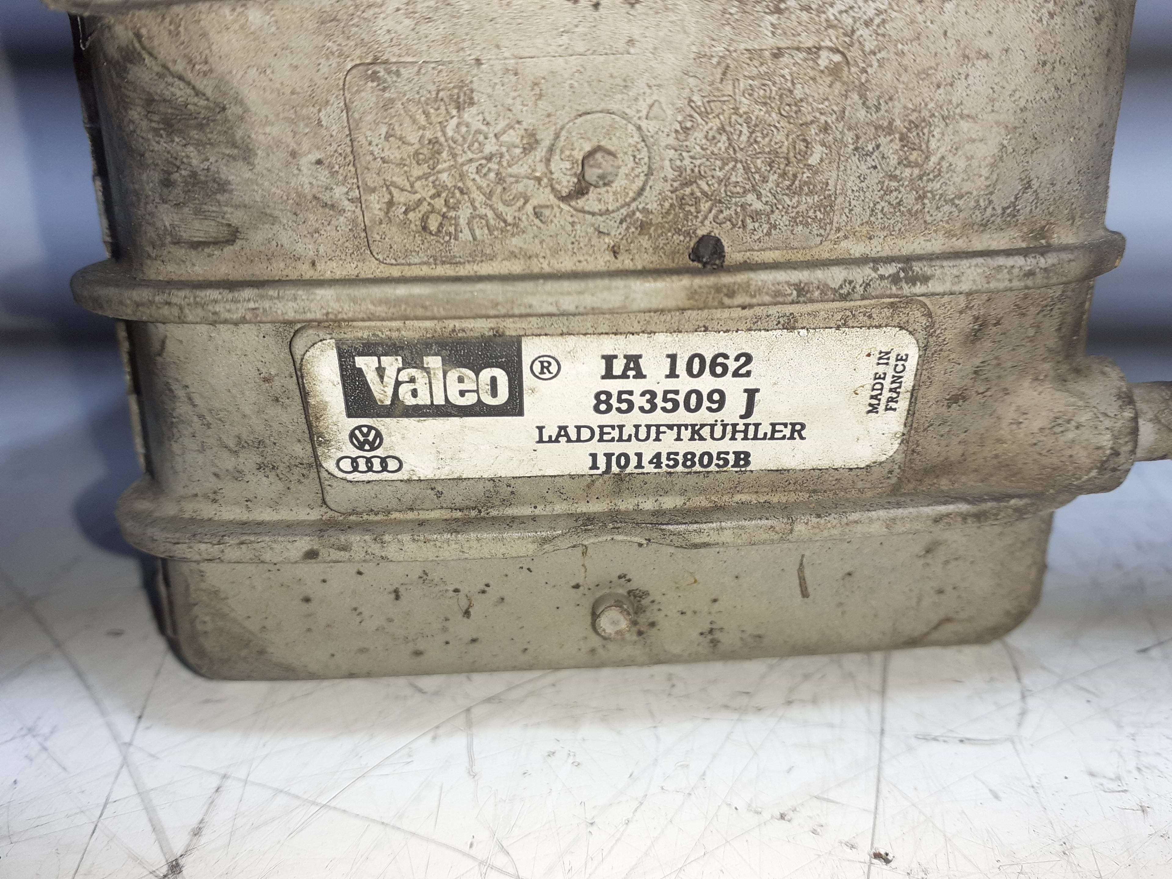 Intercooler VOLKSWAGEN GOLF IV BERLINA (1J1) 3