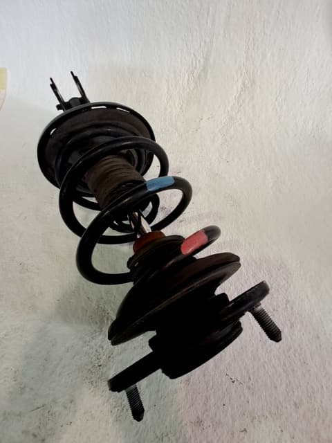 Amortiguador delantero izquierdo LEXUS CT (ZWA10_)