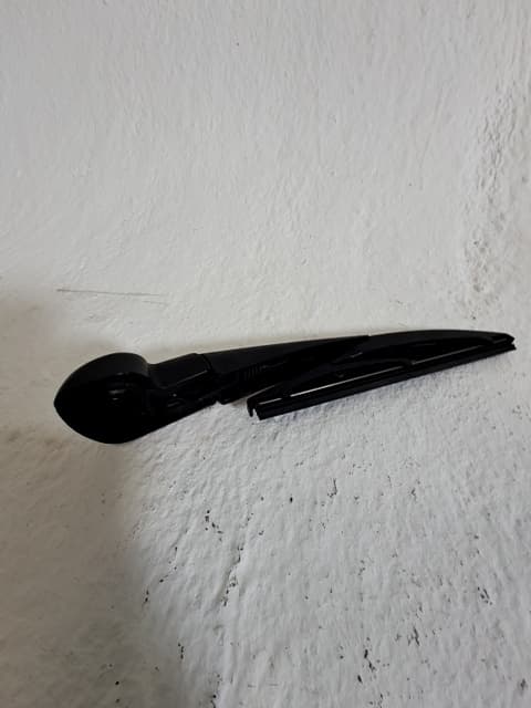Brazo limpia trasero LEXUS CT (ZWA10_)