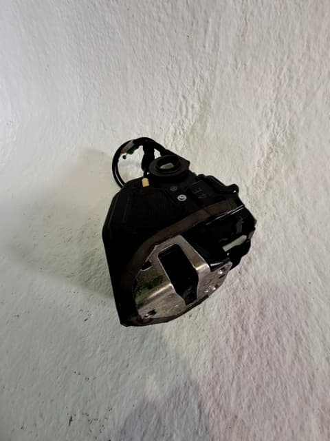 Cerradura puerta trasera izquierda LEXUS CT (ZWA10_) 2
