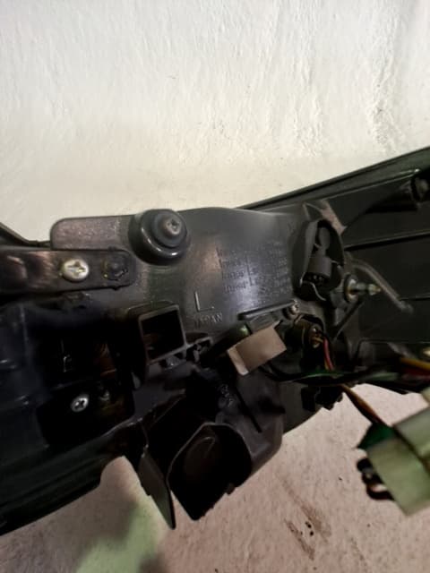Piloto trasero izquierdo LEXUS CT (ZWA10_)