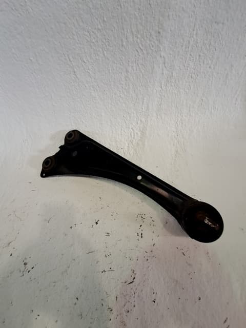 Brazo suspension inferior trasero izquierdo LEXUS CT (ZWA10_) 3