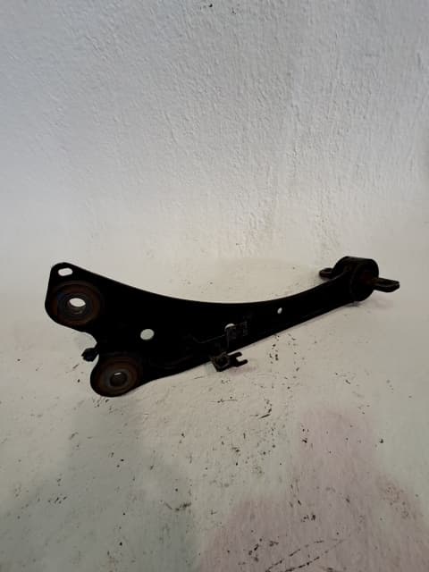 Brazo suspension inferior trasero izquierdo LEXUS CT (ZWA10_)