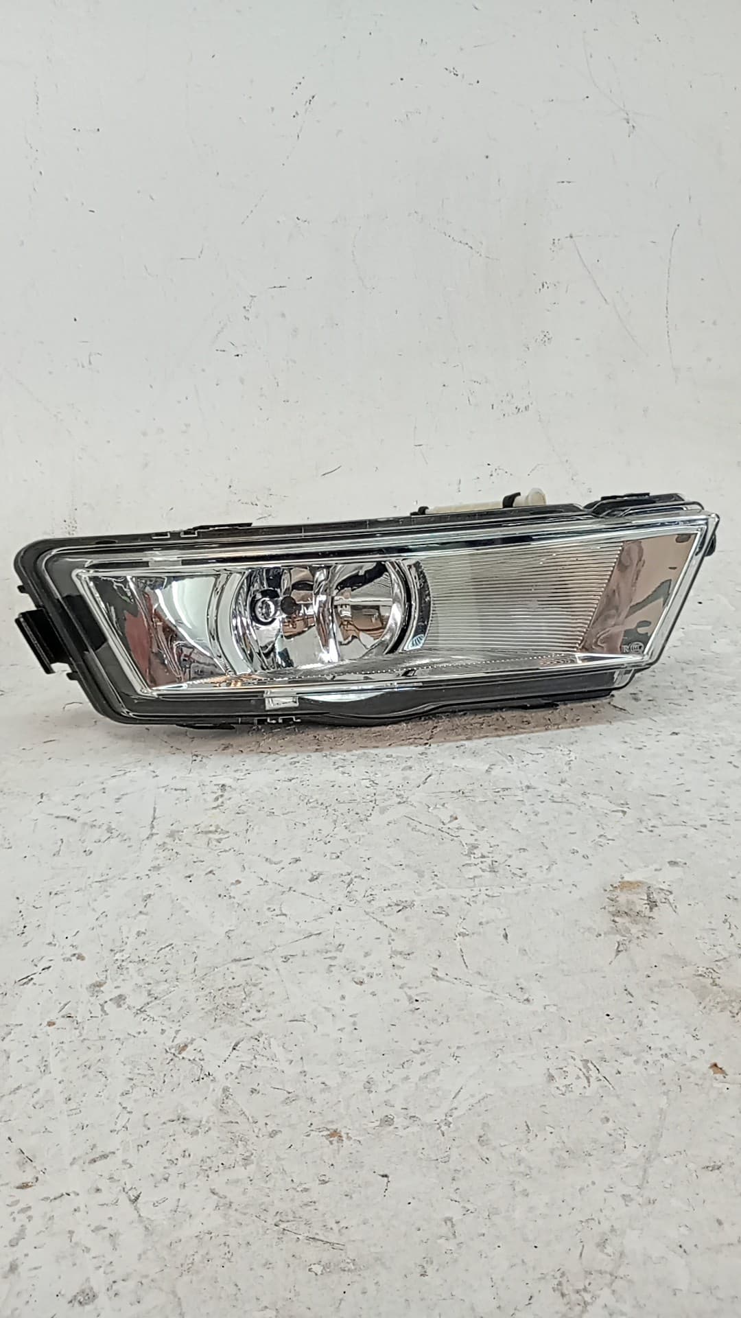 Faro antiniebla derecho SKODA RAPID 4