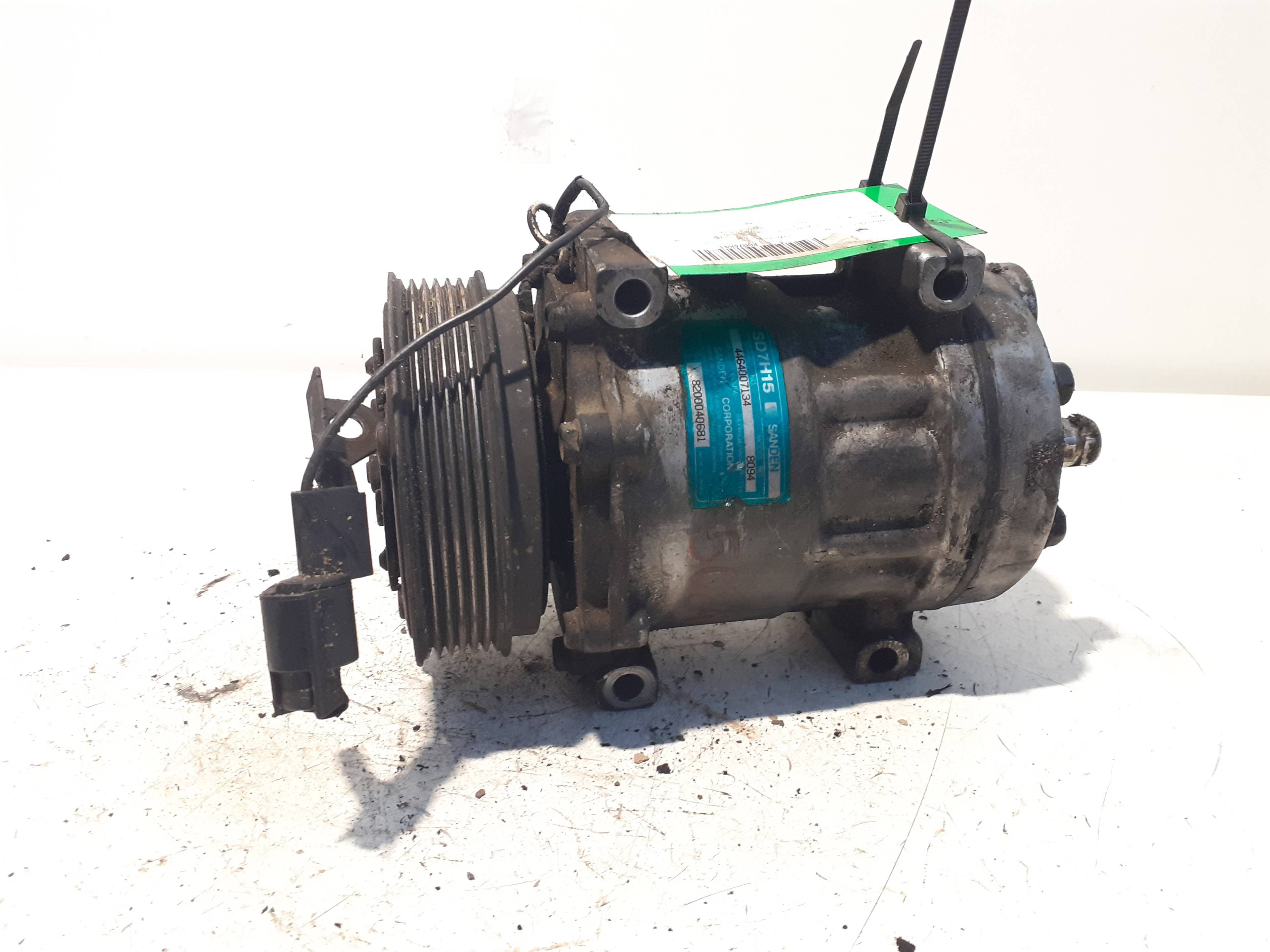 Recambio VOLVO S40 BERLINA ref. 8200040681 4