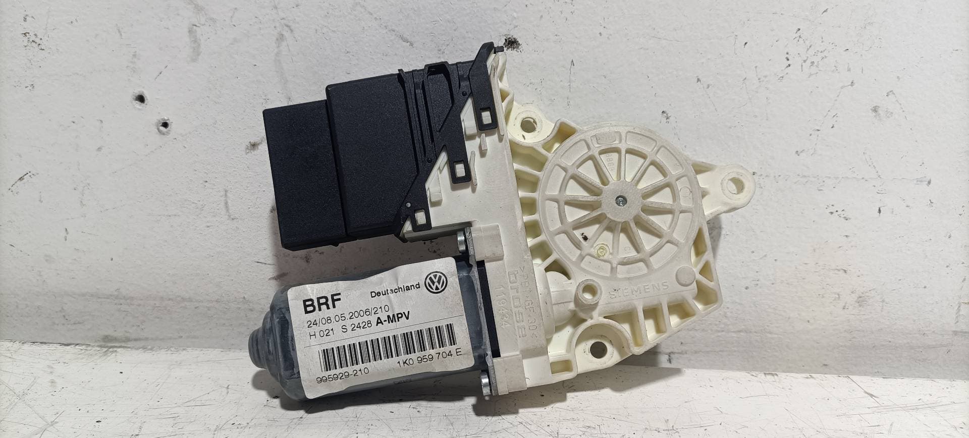 Motor elevalunas trasero derecho VOLKSWAGEN TOURAN (1T1)