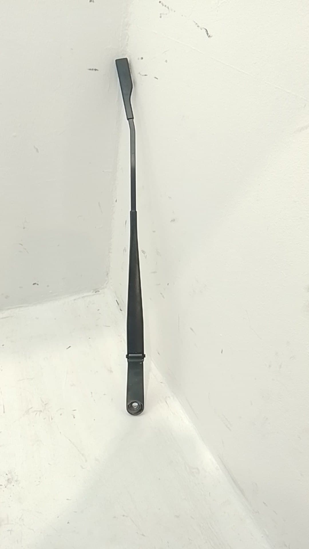 Brazo limpia delantero izquierdo MG ZS 3