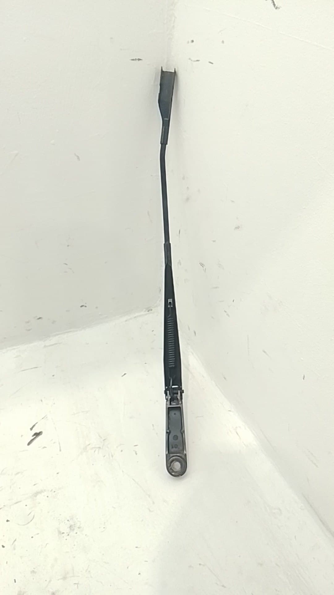 Brazo limpia delantero izquierdo MG ZS 2