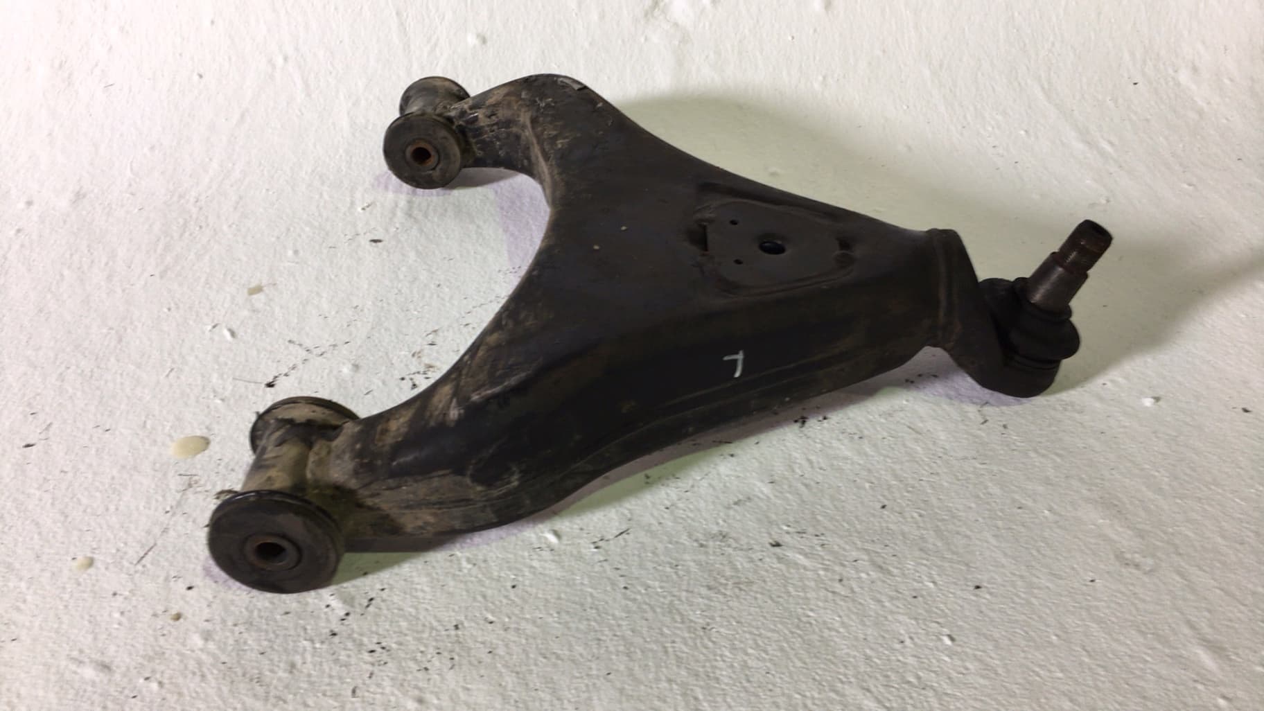 Brazo suspension inferior delantero izquierdo VOLKSWAGEN LT 28-46 II FURGONETA (2DA, 2DD, 2DH) 2