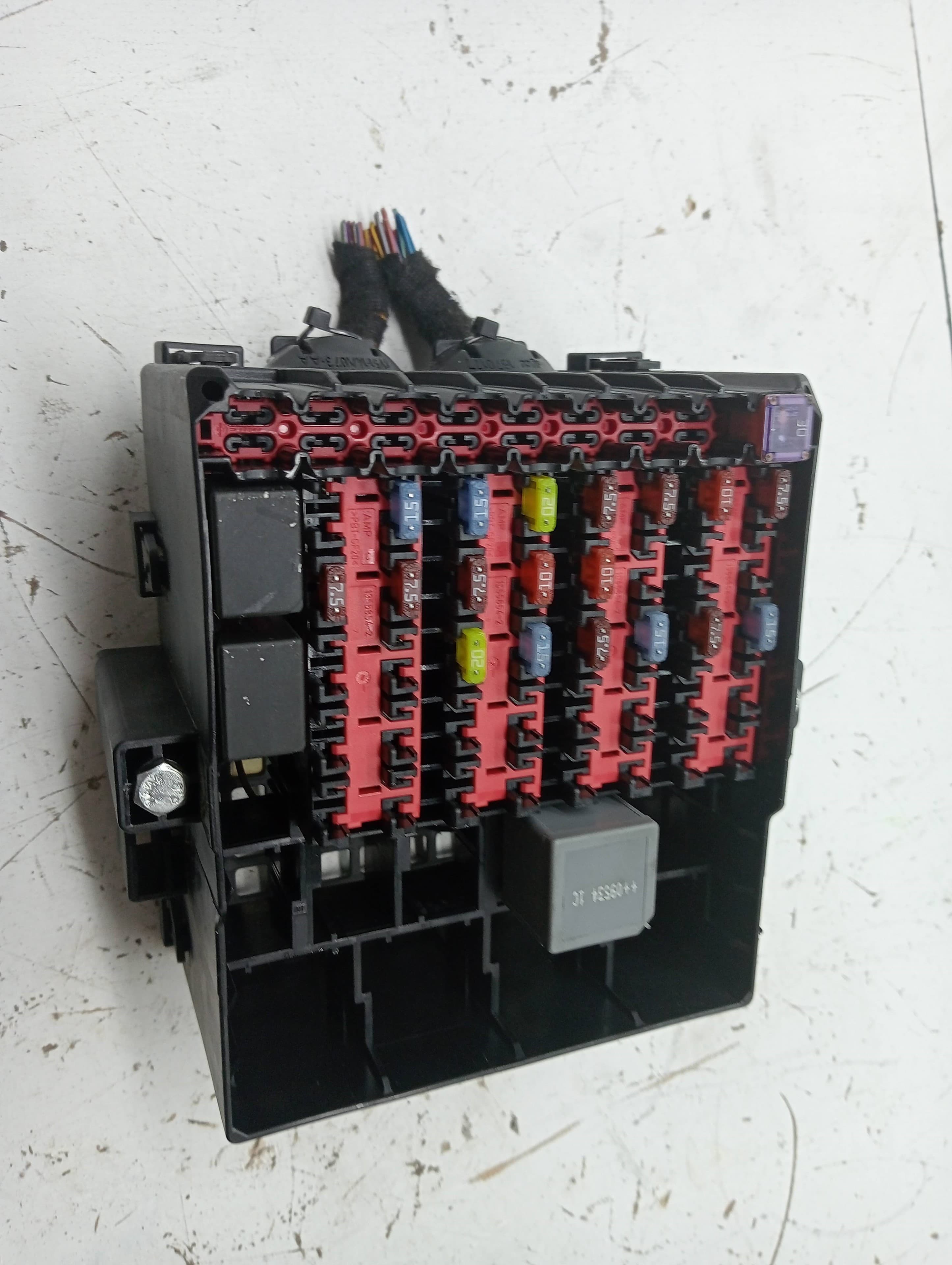 Caja reles / fusibles FORD FIESTA (CB1)