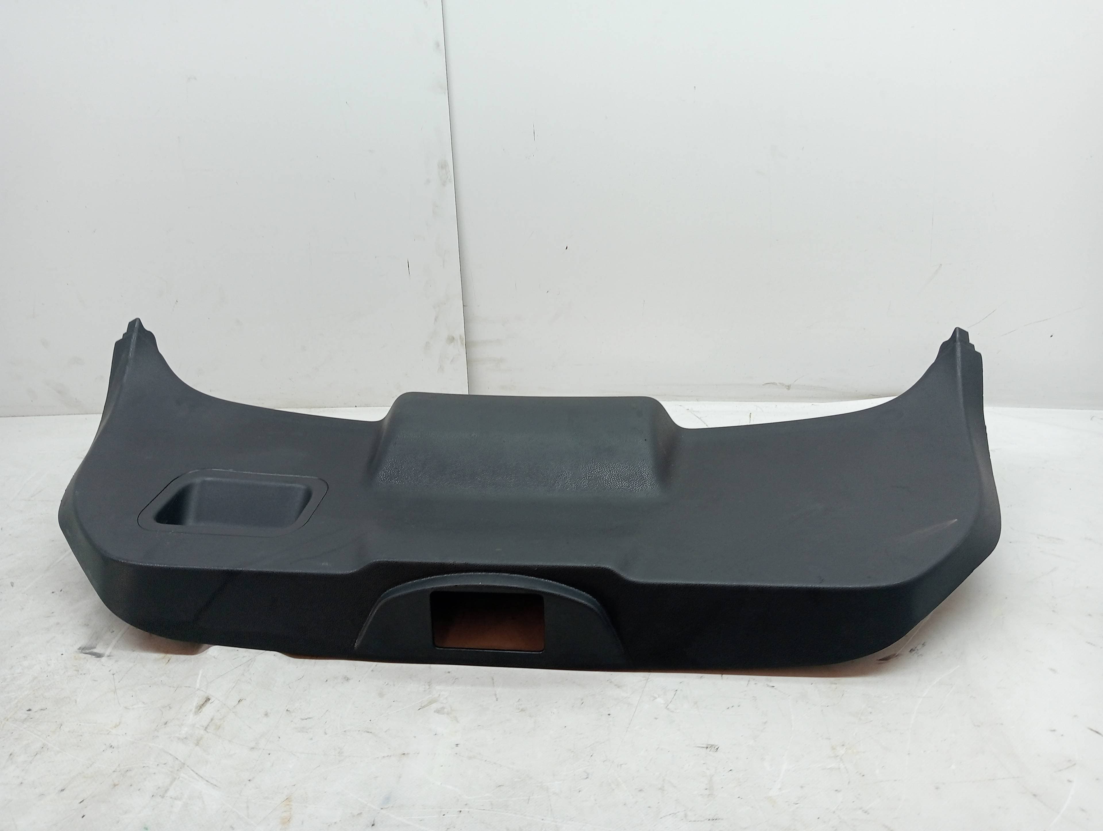 Guarnecido porton trasero FORD FIESTA (CB1)