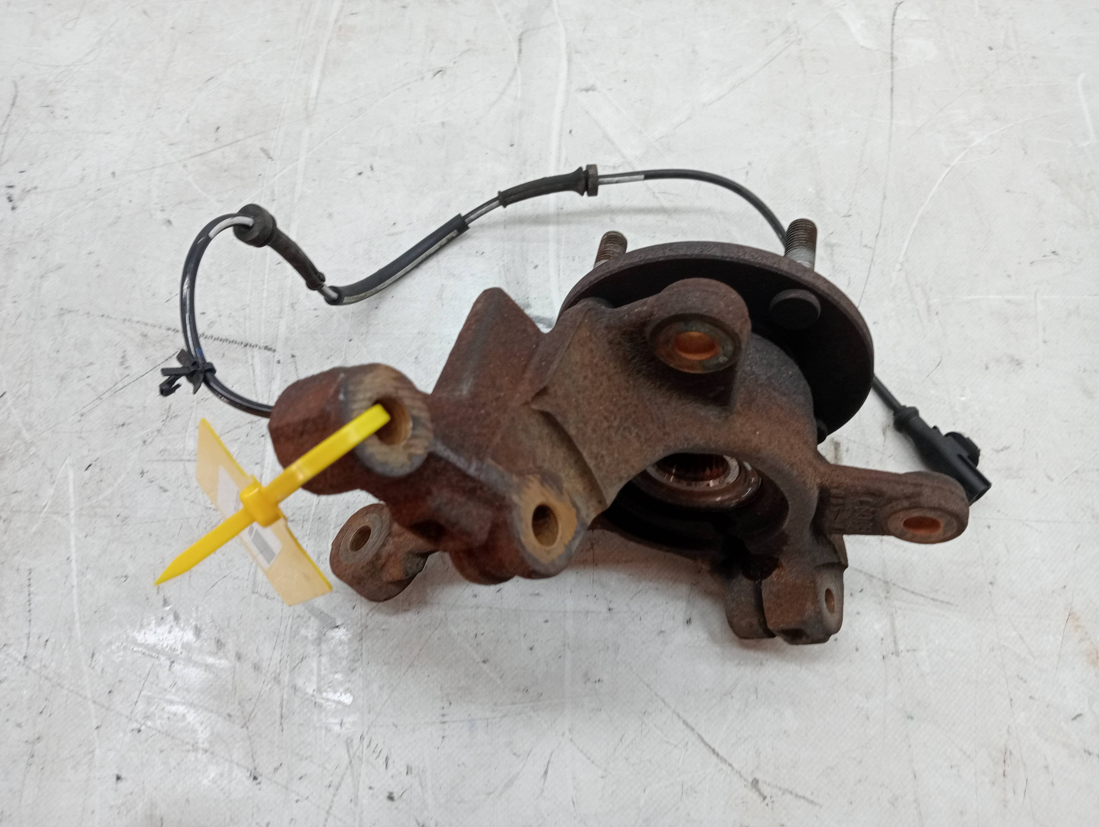 Mangueta delantera izquierda FORD FIESTA (CB1)