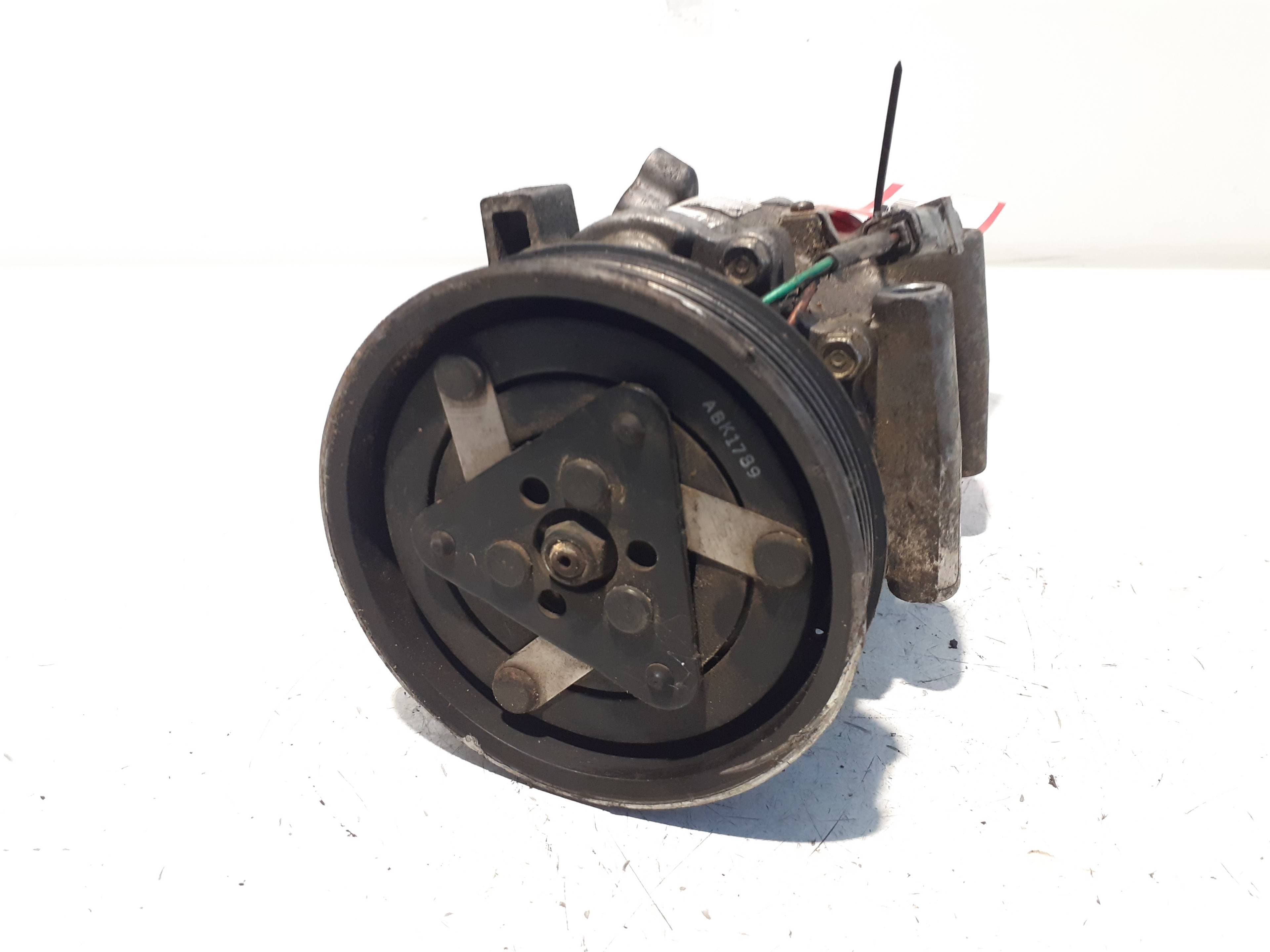 Recambio RENAULT CLIO III ref. 8200365787