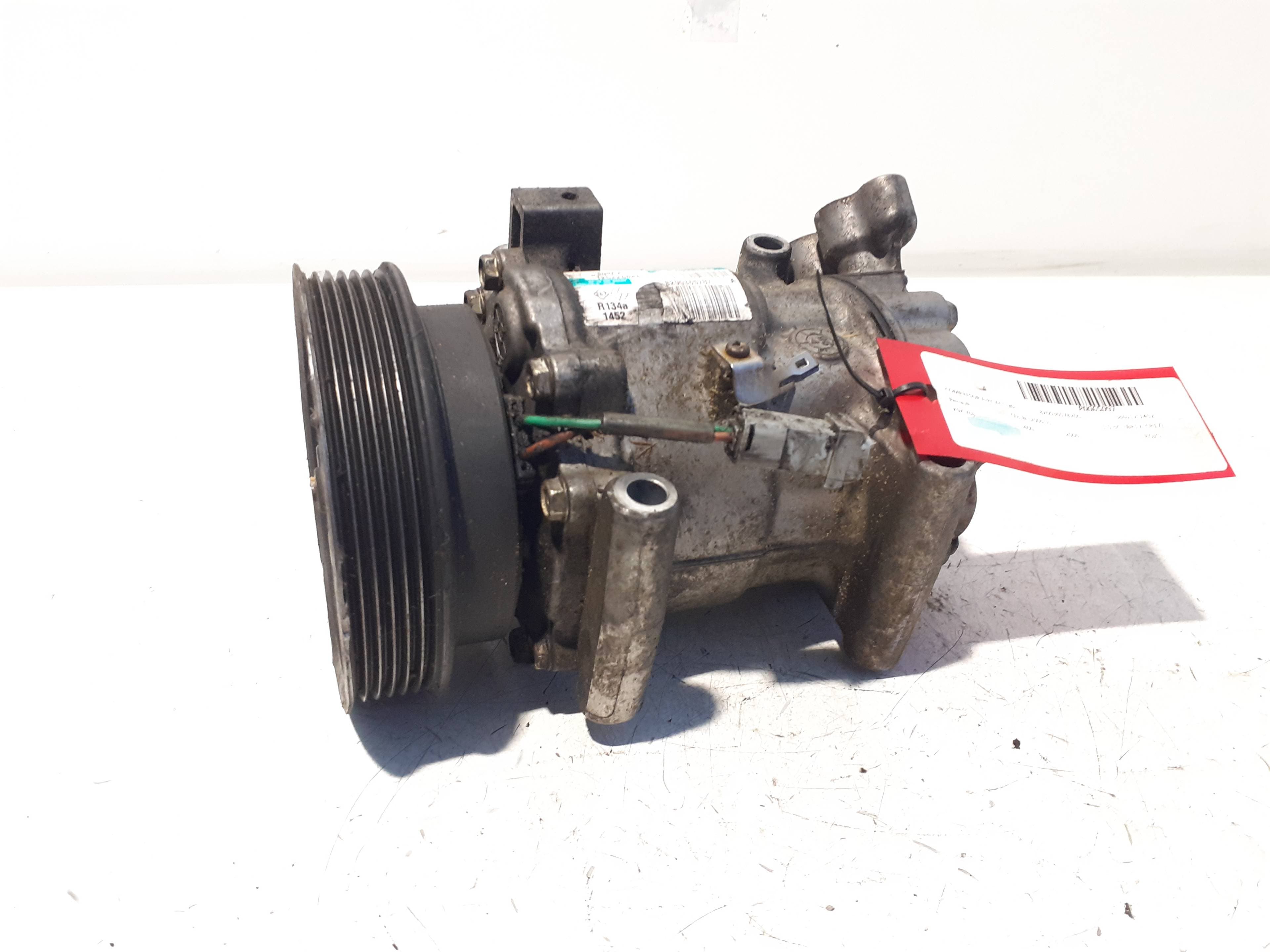 Recambio RENAULT CLIO III ref. 8200365787 4
